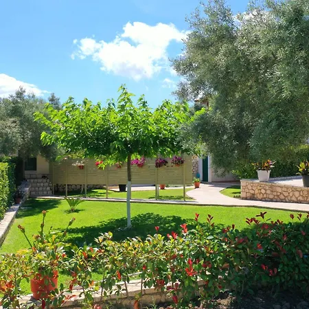 Lefkogea Villas&apartments *