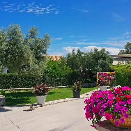 Villa Lefkogea Villas&apartments Tsoukaládhes
