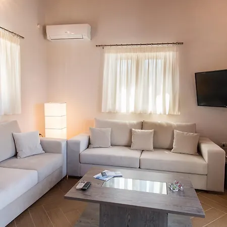 Villa Lefkogea & *
