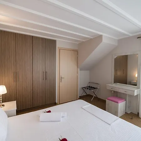 Lefkogea & Vilă Tsoukaládhes